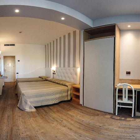 Hotel Derby Exclusive Milano Marittima Exteriör bild