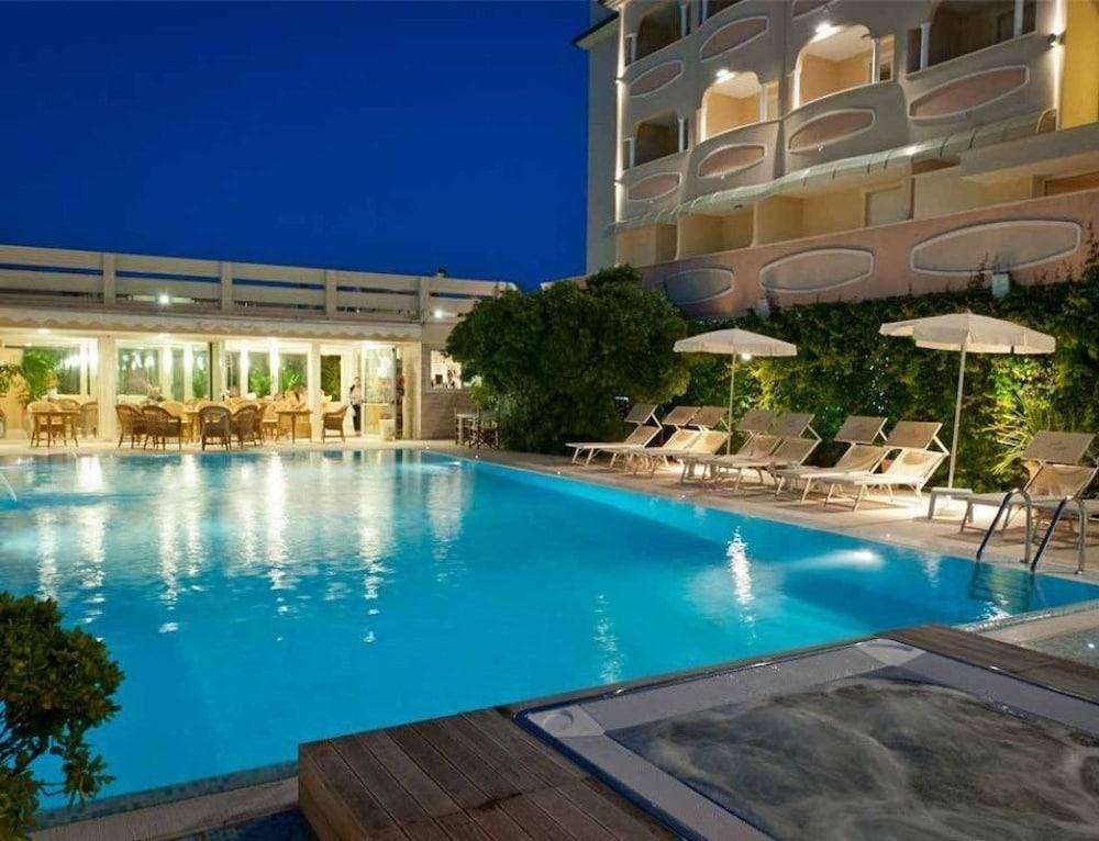 Hotel Derby Exclusive Milano Marittima Exteriör bild