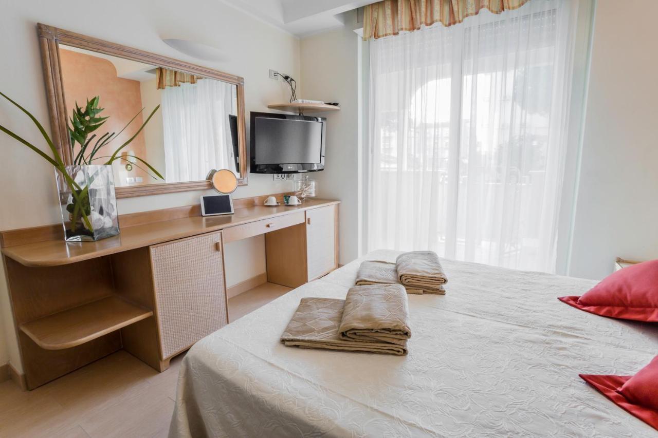 Hotel Derby Exclusive Milano Marittima Exteriör bild