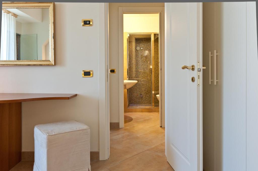 Hotel Derby Exclusive Milano Marittima Rum bild