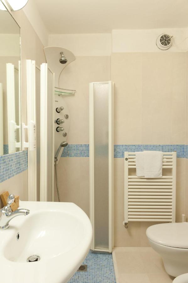 Hotel Derby Exclusive Milano Marittima Rum bild